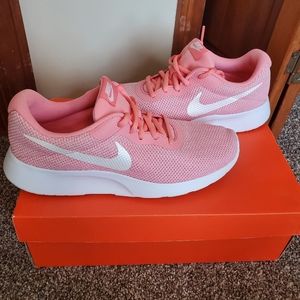 Womens Nike Tanjun shoes